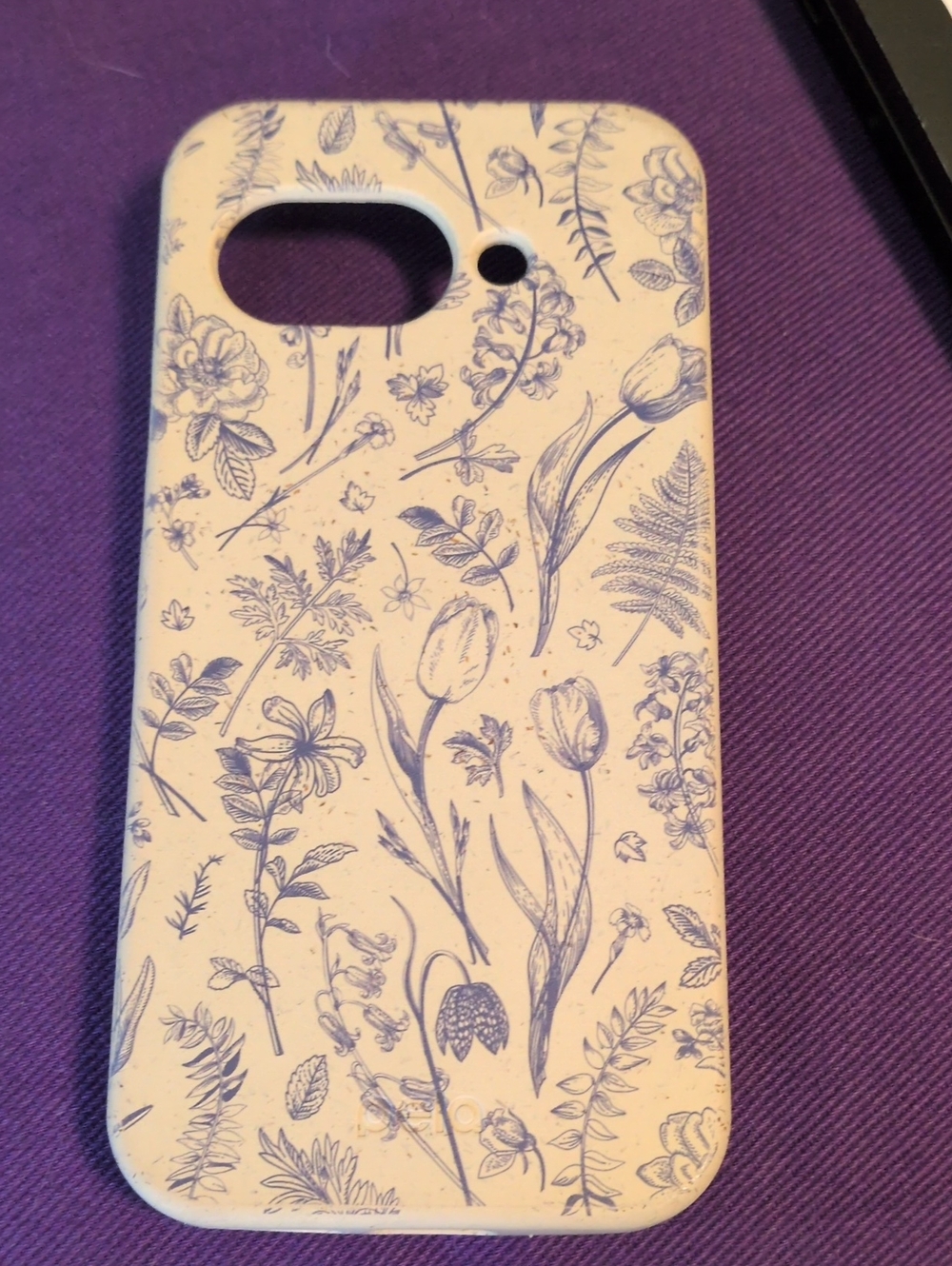 Pela Eco-Friendly Phone Case – Excellent Condition